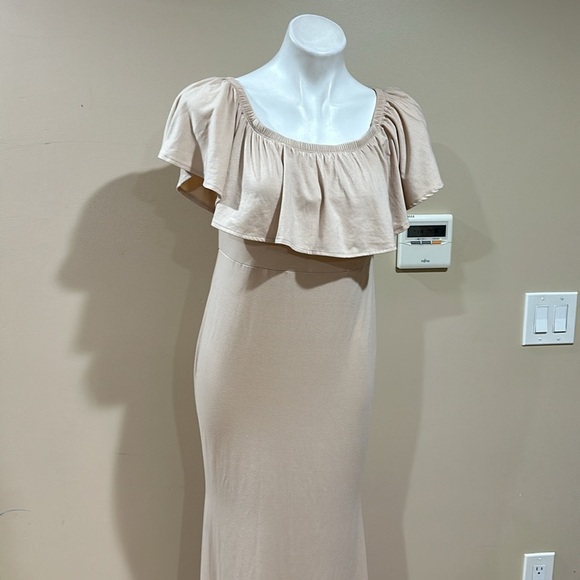 Women's Off Shoulder Ruffle Maternity Dress Elegant - Picture 4 of 9